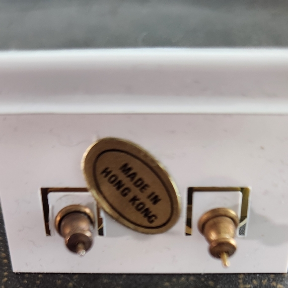 NWT Huge AAA+ 12-13mm white Faux South Sea pearl stud earrings - Picture 2 of 3